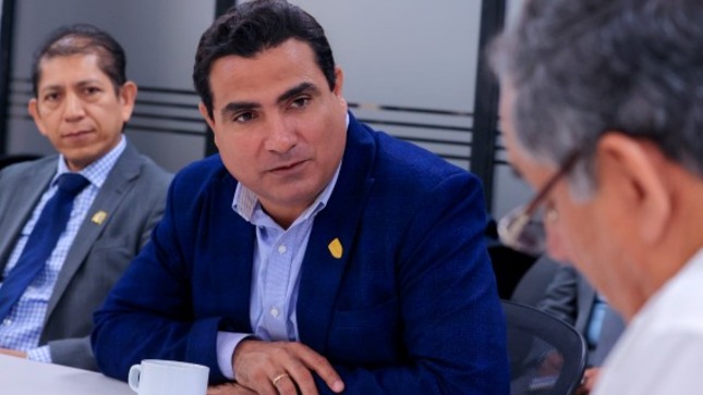 Gobernador gestiona ante el MINEM transferencia de concesiones para construir planta de fertilizantes
