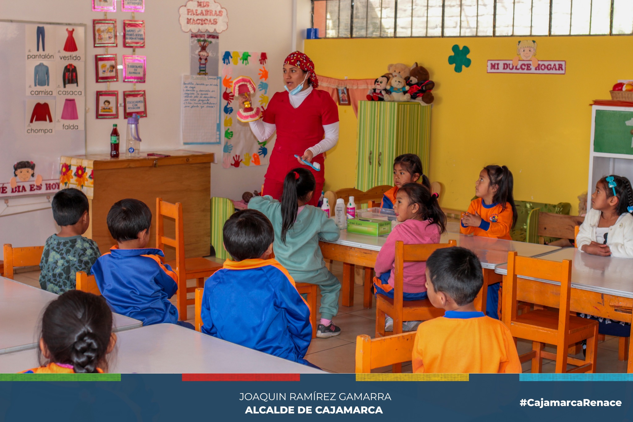 La Municipalidad Provincial de Cajamarca, a través de la subgerencia de Salud vienen desarrollando campañas médicas integrales gratuitas en diferentes instituciones educativas.
✅En esta oportunidad, se realizó una campaña en el jardín Santa Elena, donde hubo atención gratuita en odontología, medicina general (talla y peso), desparasitación y farmacia con la entrega de medicamentos de manera gratuita para ser usado por toda la colectividad estudiantil.
🤝La clínica móvil viene haciendo un arduo trabajo para seguir brindando atención en salud a más cajamarquinos, especialmente con nuestros niños de toda la provincia. Agradecemos el apoyo de la Asociación Peruana de Odontología Preventiva y Social (APOPS).