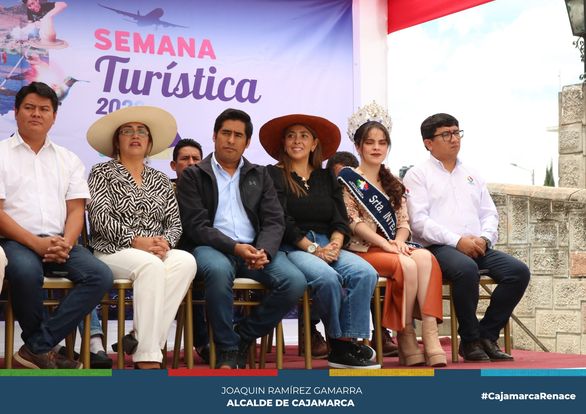 En ella, productores cajamarquinos ponen a la venta diversidad de productos, tales como textiles tradicionales, cerámicas, cacao, café y macerados.
📍La feria está ubicada en la plazuela Amalia Puga.