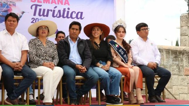 En ella, productores cajamarquinos ponen a la venta diversidad de productos, tales como textiles tradicionales, cerámicas, cacao, café y macerados. 
📍La feria está ubicada en la plazuela Amalia Puga.