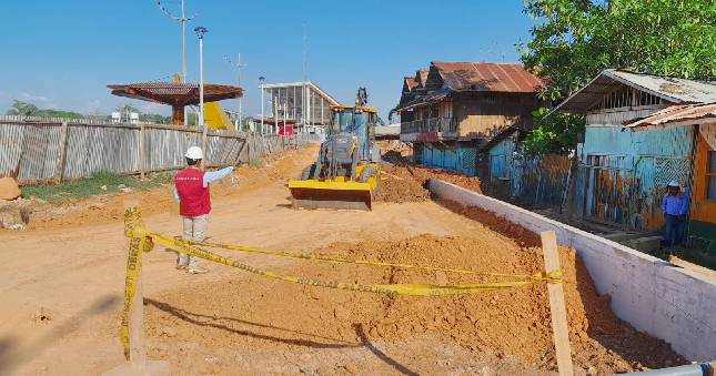 Ucayali. - La Contraloría General alertó al Gobierno Regional (GORE) de Ucayali que funcionarios aprobaron el presupuesto para el componente de calles y accesos al Malecón de Yarinacocha, valorizado en S/ 8.6 millones con insumos como combustible, lubricantes, y servicios de terceros, los cuales no están incluidos en el expediente técnico aprobado por el Plan COPESCO.