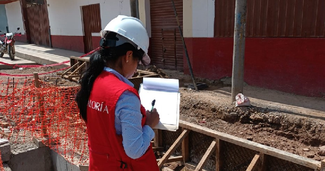 Pasco. - La Contraloría General alertó deficiencias que ponen en riesgo la durabilidad y vida útil de la obra de mejoramiento de los jirones de la zona comercial de la ciudad de Villa Rica, en la provincia de Oxapampa. Este proyecto que corresponde a la II Etapa de construcción tiene una valorización de más de S/ 4.6 millones y está a cargo de la Municipalidad Distrital de Villa Rica que lo ejecuta por administración directa.