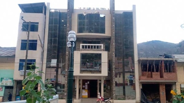 Huánuco. – La Contraloría General de la República evidenció que el cuñado del alcalde de la Municipalidad Distrital de Baños fue contratado como proveedor. Según la orden de pago, el familiar de la autoridad edil vendió materiales de limpieza a la entidad en marzo de este año, lo que afectó la correcta contratación y significó el incumplimiento de la Ley de Contracciones del Estado.  