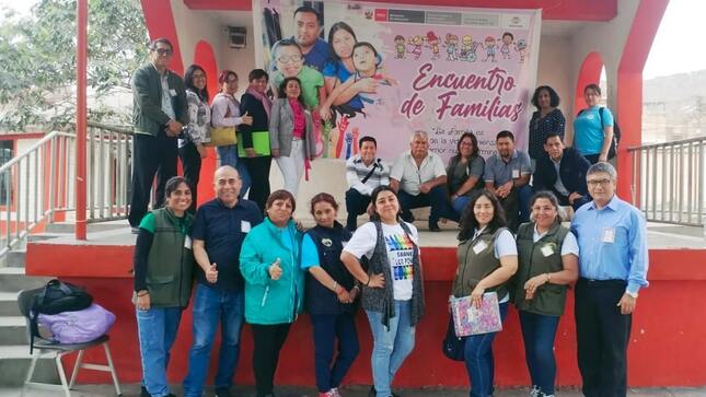 Fotografía con todo el equipo de Educación Básica Especial