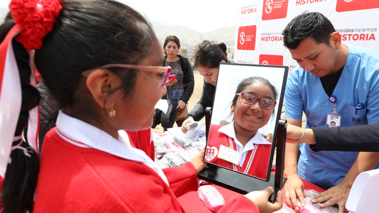 Minsa e INO mejoran la calidad de vida de 150 niñas y niños del distrito Mi Perú al entregarles lentes para mejorar su visión