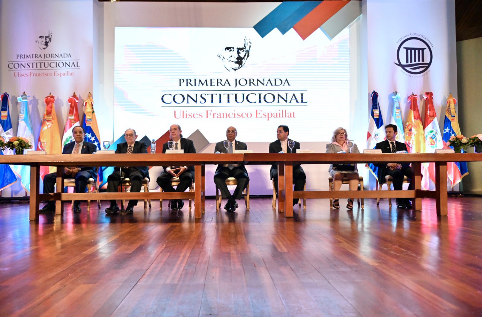 Magistrados del TC de Perú participan en acto inaugural de la Primera Jornada Constitucional que se realiza en República Dominicana.