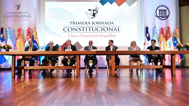 Magistrados del TC de Perú participan en acto inaugural de la Primera Jornada Constitucional que se realiza en República Dominicana.