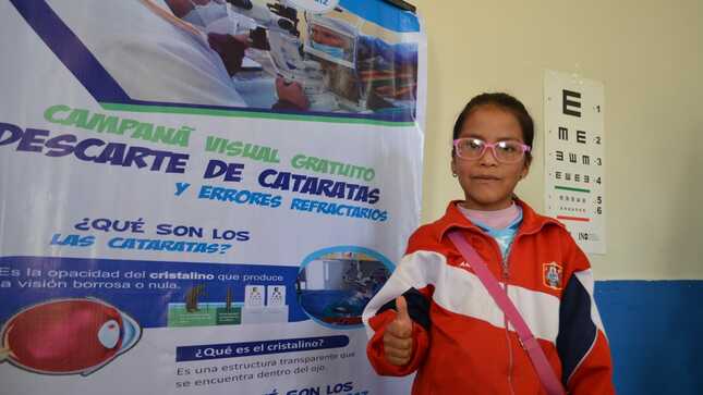 Puno INO y la Red de Salud de Azángaro entregan lentes correctores a 86 niños y niñas