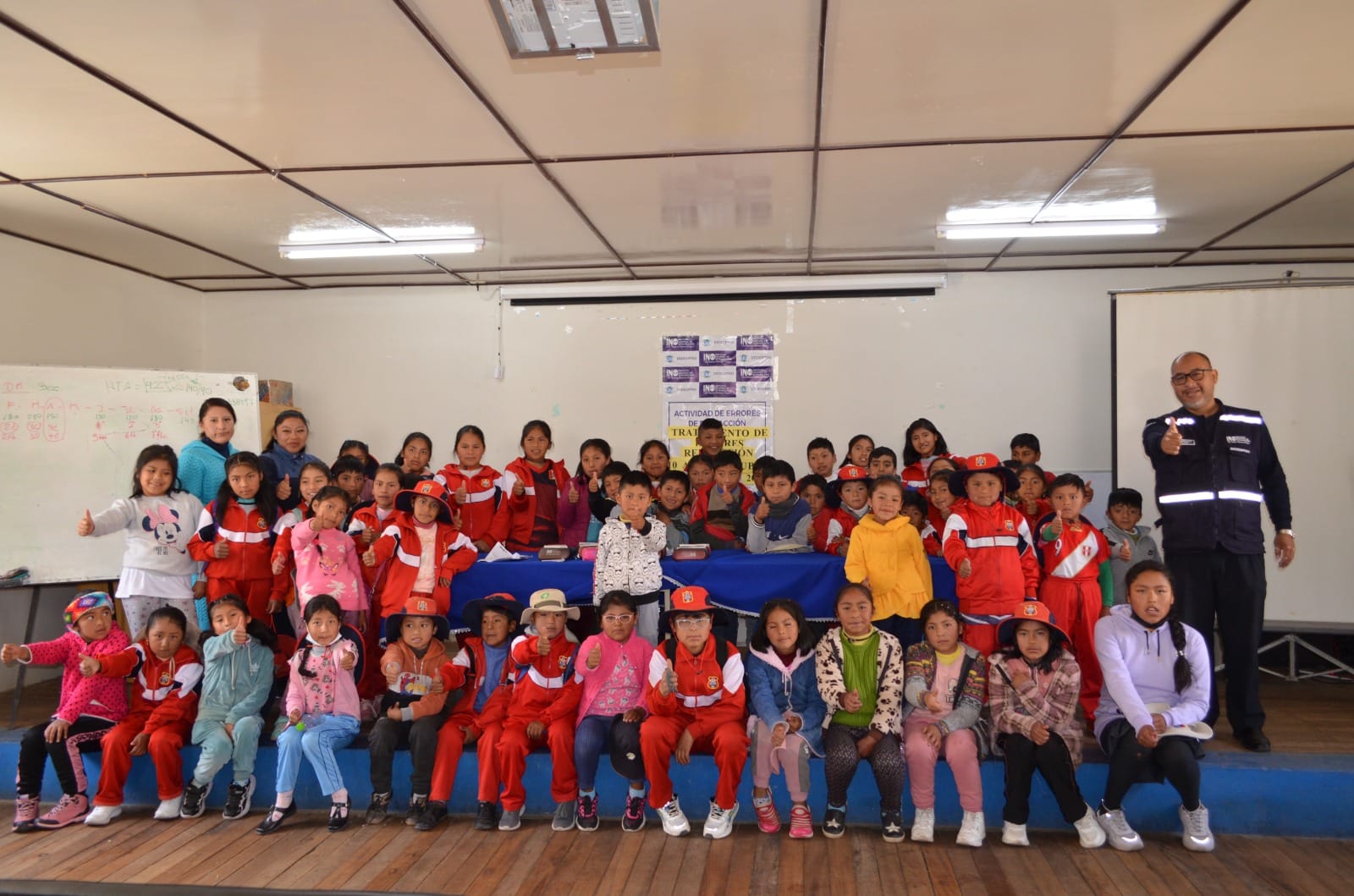 Puno INO y la Red de Salud de Azángaro entregan lentes correctores a 86 niños y niñas