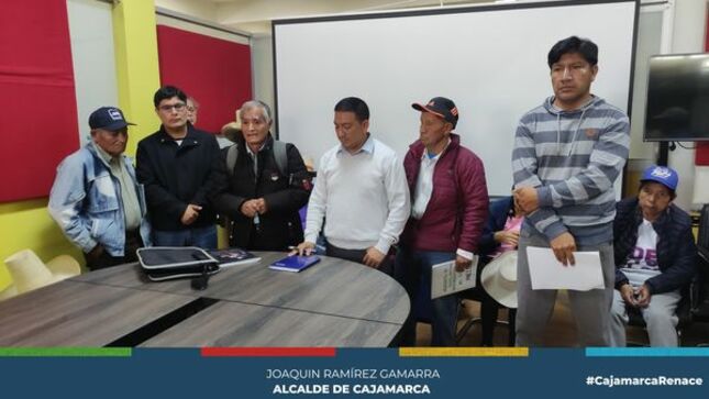 La subgerencia de Programas Sociales, en estrecha colaboración con el Centro del Adulto Mayor (CIAM), se complace en anunciar la realización de una reunión informativa esencial para los ciudadanos interesados en el reempadronamiento o la actualización de sus fichas socioeconómicas. El objetivo de este proceso es facilitar la incorporación al programa "Pensión 65", el cual brinda apoyo vital a nuestros adultos mayores.
🗣Seguiremos trabajando por nuestros adultos mayores y todo lo que involucra el bienestar de nuestros cajamarquinos. 