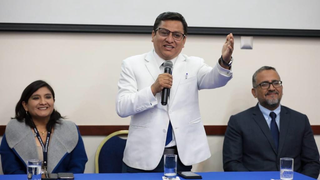 Ministro César Vásquez: “Estamos ampliando la vacunación contra el virus del papiloma humano hasta los 18 años”