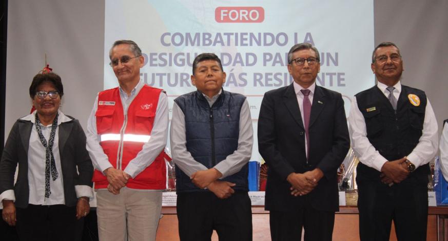 Con el objetivo promover una cultura de preparación para la reducción de riesgos ante eventuales desastres o peligros geológicos, se desarrolló con la presencia del Alcalde Provincial John Larry Coayla, el foro “Combatiendo la desigualdad para un futuro más resiliente”, organizado por la Municipalidad Provincial Mariscal Nieto, el Gobierno Regional de Moquegua, Indeci y el proyecto “Preparados y Seguros” que es financiado por la USAID/BHA e implementada por ADRA Perú en alianza con PREDES.
