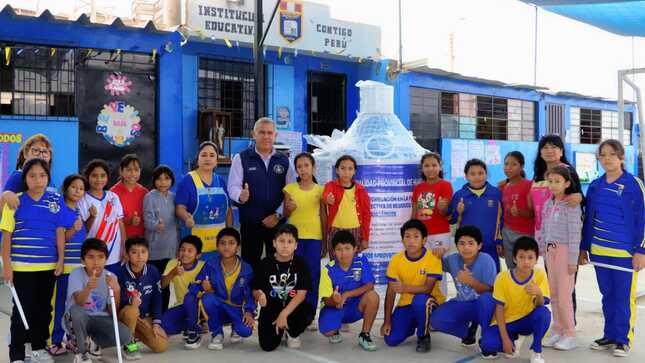MPH donó tacho reciclador de botellas a colegio Contigo Perú para incentivar el reciclaje