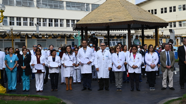INSN reconoce labor al personal oftalmólogo, obstetra y servicios de anestiología y anatomía patalógica por fechas conmemorativas 