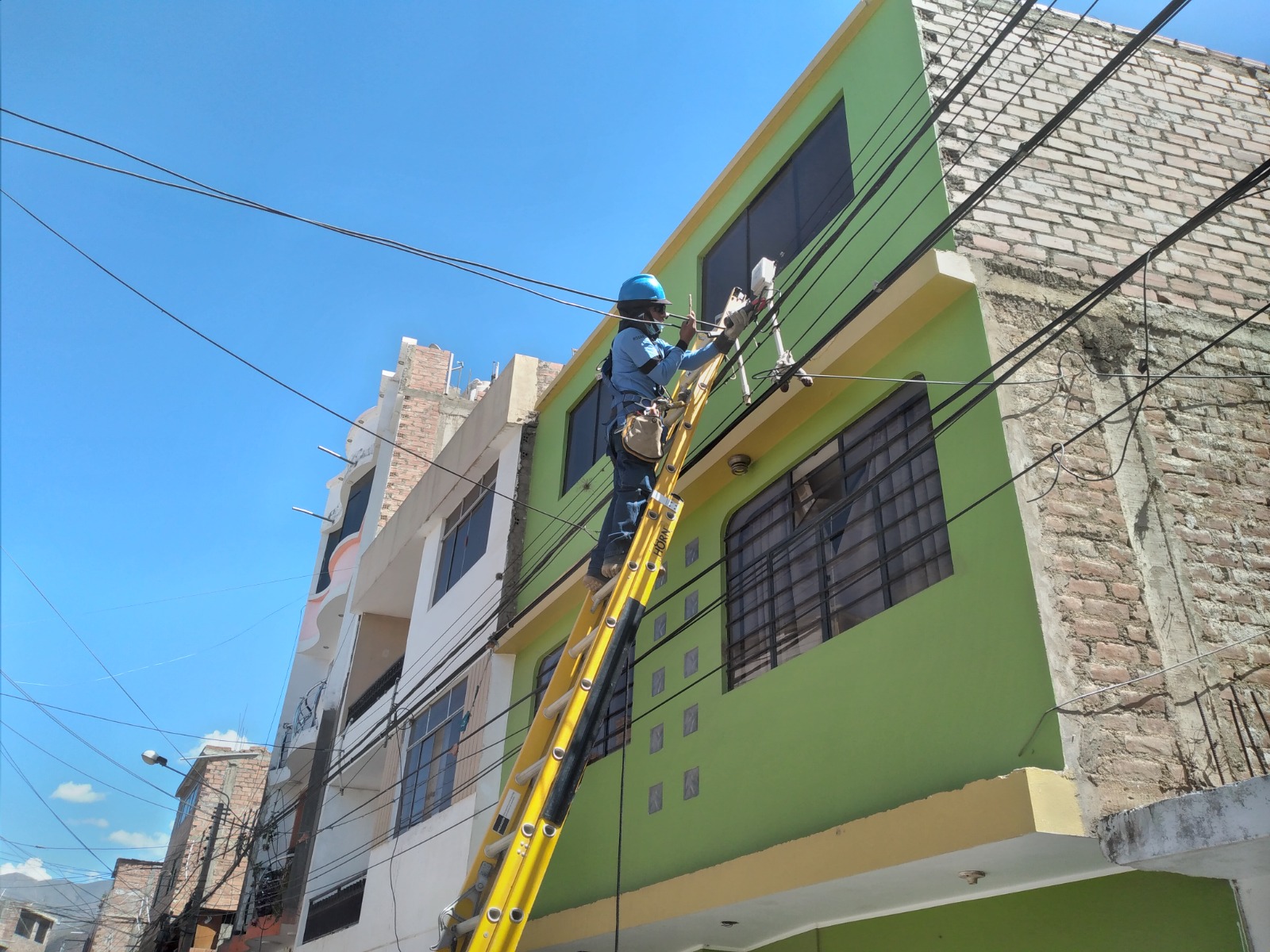 HUÁNUCO: Electrocentro advierte peligros por hurto de energía