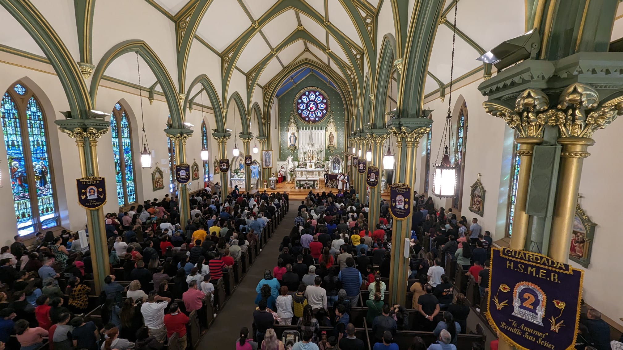 Consulado General del Perú en Boston celebra misa y procesión por el Señor de los Milagros