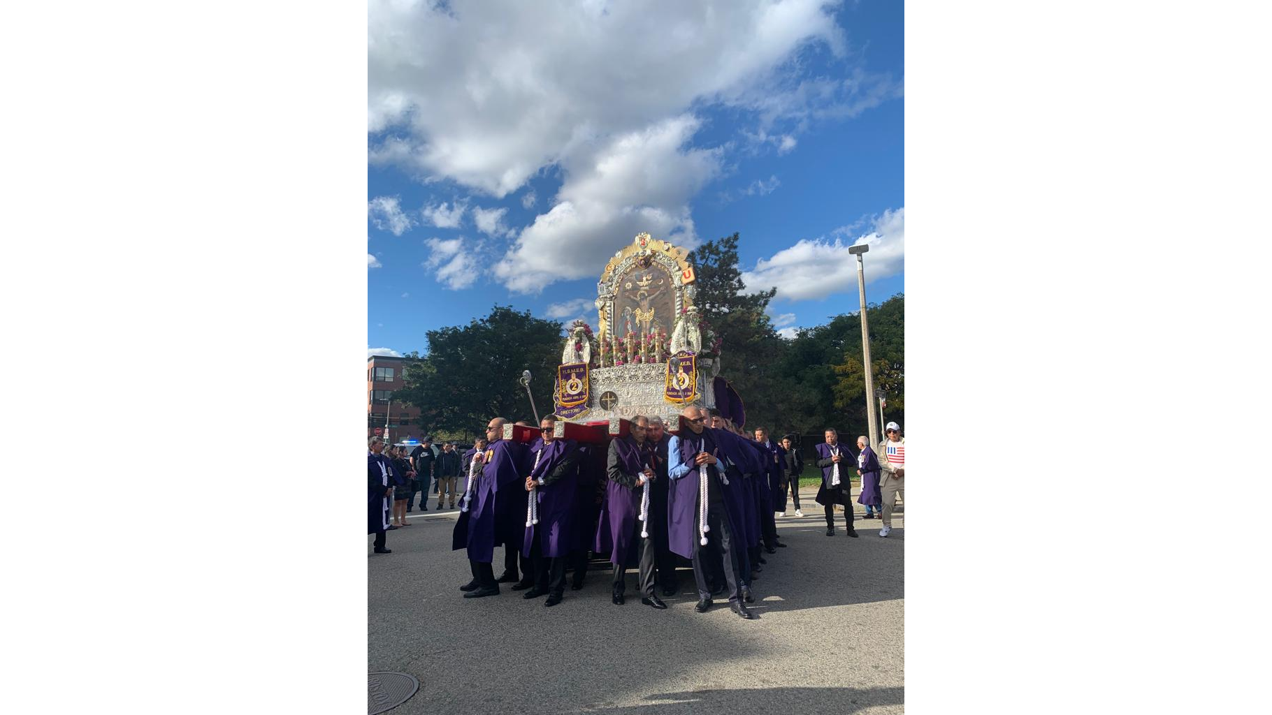 Consulado General del Perú en Boston celebra misa y procesión por el Señor de los Milagros