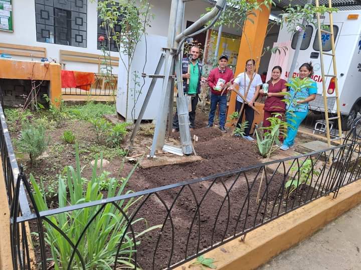 MDC. Atreves del área agropecuario, brindan semillas y asesoramiento técnico a estudiantes y padres de familia en la instalación de biohuertos.