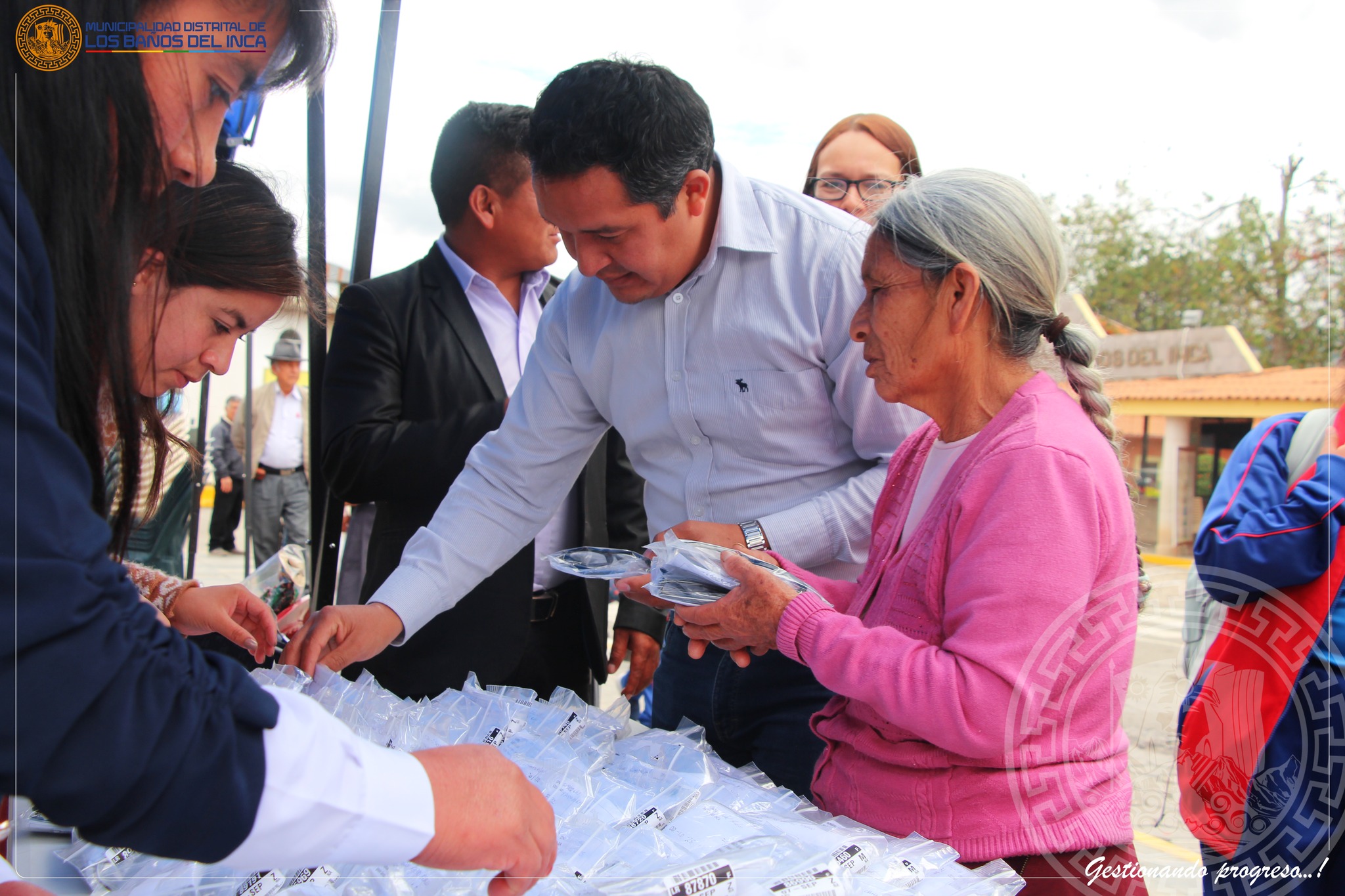 Municipalidad de Los Baños del Inca y Fundación Águila Cóndor entregaron lentes de medida a población vulnerable