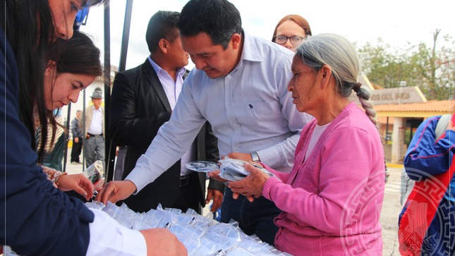 Municipalidad de Los Baños del Inca y Fundación Águila Cóndor entregaron lentes de medida a población vulnerable