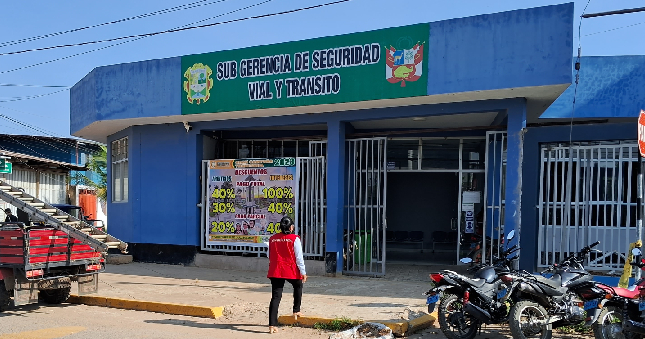 La Contraloría General detectó que la Municipalidad Provincial de Tambopata otorgó autorizaciones para brindar el servicio de transporte público en rutas que están fuera de su ámbito de competencia. Es el caso del permiso a la ruta Puerto Maldonado – Puerto Carlos - Puerto Mazuko - Mazuko, cuando es de competencia regional.