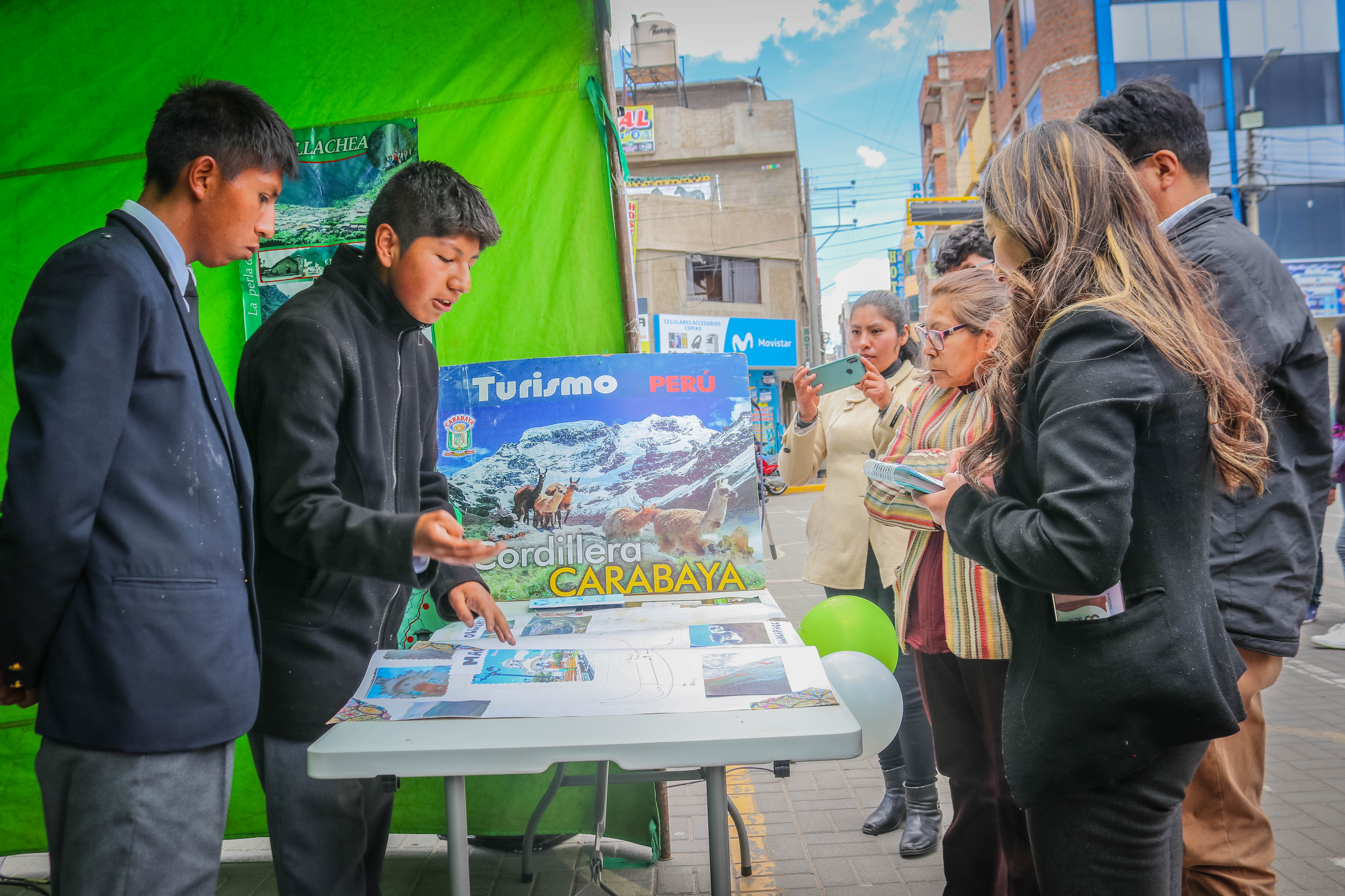 Estudiantes expusieron alternativas creativas de recorridos y circuitos turísticos de la provincia de Carabaya 