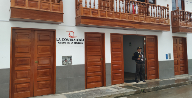  La Contraloría General de la República dio a conocer los resultados del operativo nacional de “Verificación de requisitos e impedimentos para el acceso y ejercicio de la función pública”. En Amazonas se supervisaron doce entidades públicas en las cuales se pudo verificar que 56 directivos de libre designación y remoción pertenecientes a gobiernos regionales y municipalidades (provinciales y distritales) no acreditaron el cumplimiento de los requisitos mínimos de formación académica y/o experiencia establecidos en la Ley N° 31419 y su reglamento, así como en los documentos de gestión de sus respectivas entidades.