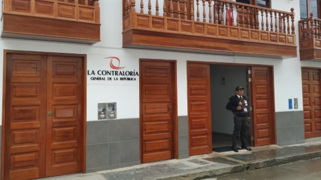  La Contraloría General de la República dio a conocer los resultados del operativo nacional de “Verificación de requisitos e impedimentos para el acceso y ejercicio de la función pública”. En Amazonas se supervisaron doce entidades públicas en las cuales se pudo verificar que 56 directivos de libre designación y remoción pertenecientes a gobiernos regionales y municipalidades (provinciales y distritales) no acreditaron el cumplimiento de los requisitos mínimos de formación académica y/o experiencia establecidos en la Ley N° 31419 y su reglamento, así como en los documentos de gestión de sus respectivas entidades.