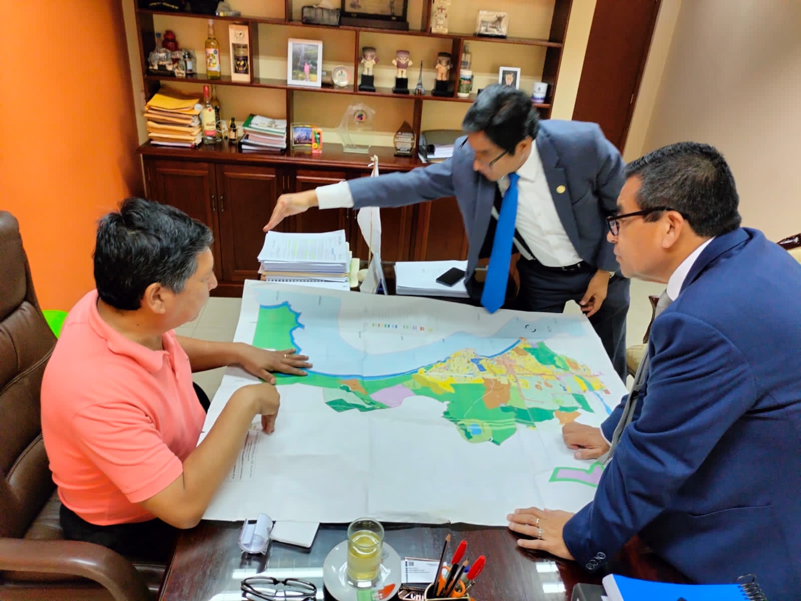 Este encuentro cobra especial relevancia en el contexto de la construcción del Mega Puerto y los desafíos que este proyecto plantea para ambas jurisdicciones.