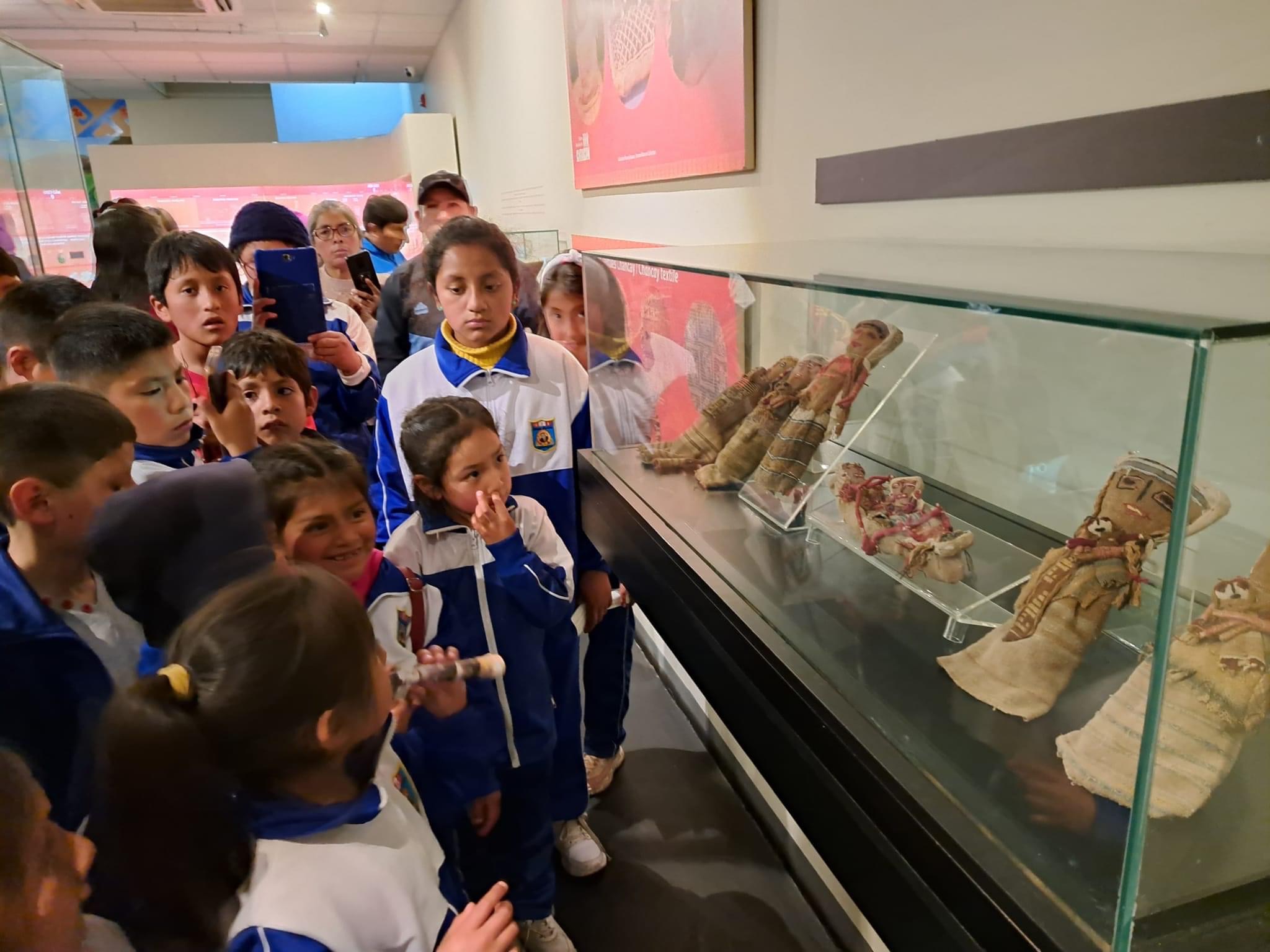 Esta visita tuvo como objetivo enriquecer la educación de los estudiantes y fomentar un mayor aprecio por la historia y la cultura de Chancay.