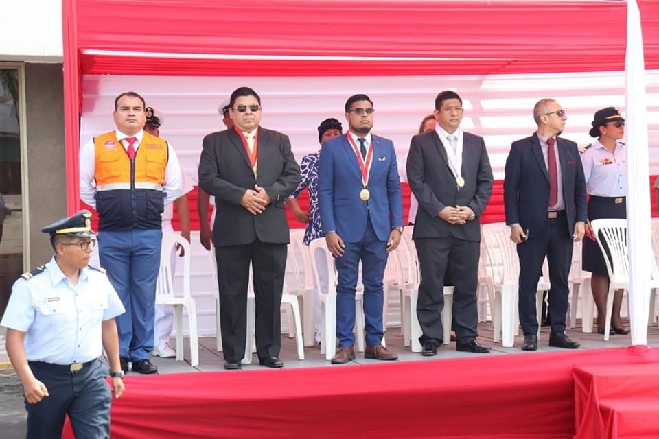 Ceremonia de izamiento del Pabellón Nacional.