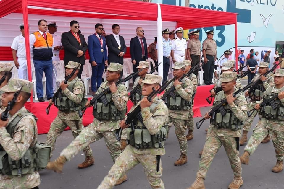 Ceremonia de izamiento del Pabellón Nacional.