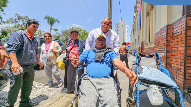 🤝❤️ ¡Un acto de solidaridad que toca los corazones! 
Alcalde Jesús Gálvez Olivares, continúa trabajando para brindar apoyo a quienes más lo necesitan. En esta ocasión entregó silla de ruedas a vecino que la requería con urgencia.
🙏 En momentos como este, recordemos que cada gesto de bondad suma para construir un Jesús María más inclusivo y humano. Porque #JesúsMaríaSomosTodos 🫂