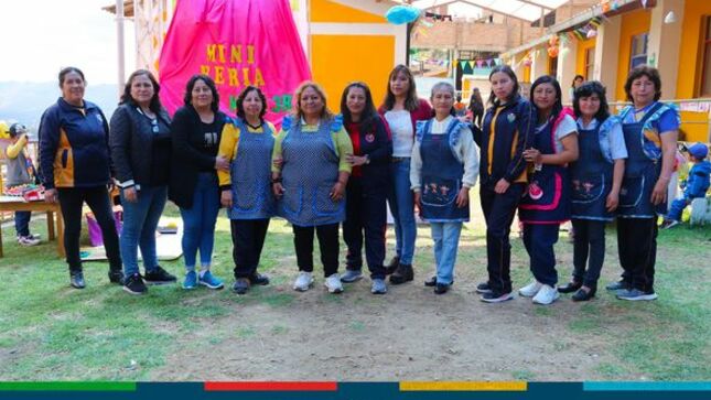 Esta importante actividad se realizó con la participación de los estudiantes, profesores y personal administrativo de la I.E.I 105 Pachacutec, con el objetivo de generar conciencia ambiental en la comuna estudiantil. 
➡️Cada aula generó diseños llenos de información sobre reciclaje y buenas prácticas sostenibles para la protección y el cuidado del medio ambiente. Las maquetas ingeniosas que mostraron, reflejaron soluciones creativas para enfrentar los desafíos ambientales que es uno de los puntos más importantes para lograr concientizarlos. 
👦🏻De esta manera generamos conciencia ambiental en los niños del jardín Pachacutec, quienes con sus padres fueron capacitados en temas ambientales por personal de la Municipalidad Provincial de Cajamarca.