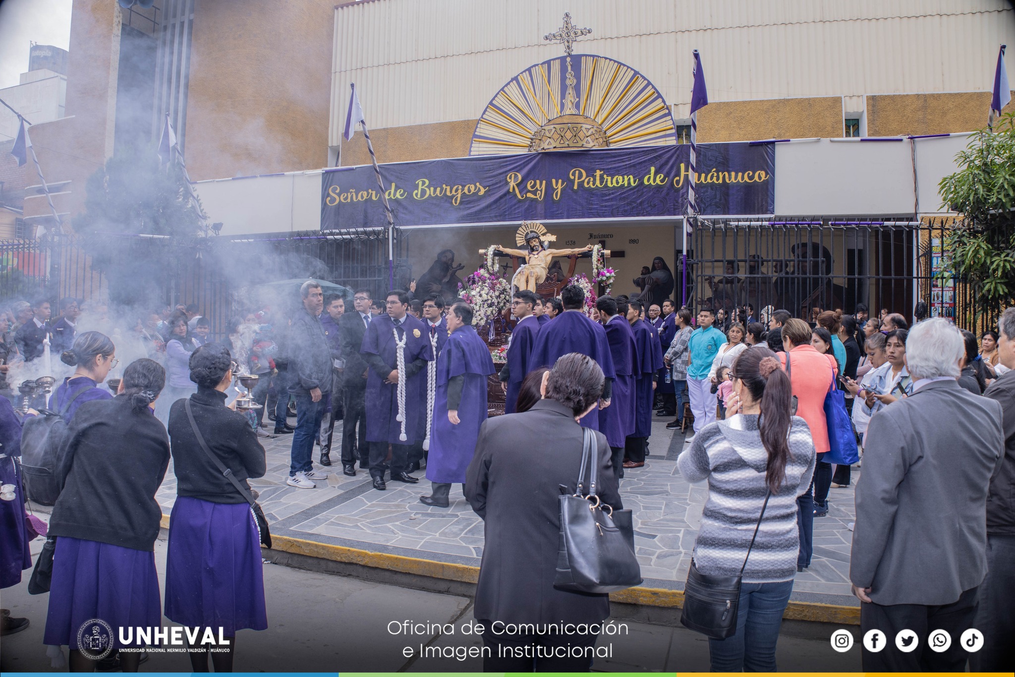 Imagen del Señor de Burgos en camino a la UNHEVAL