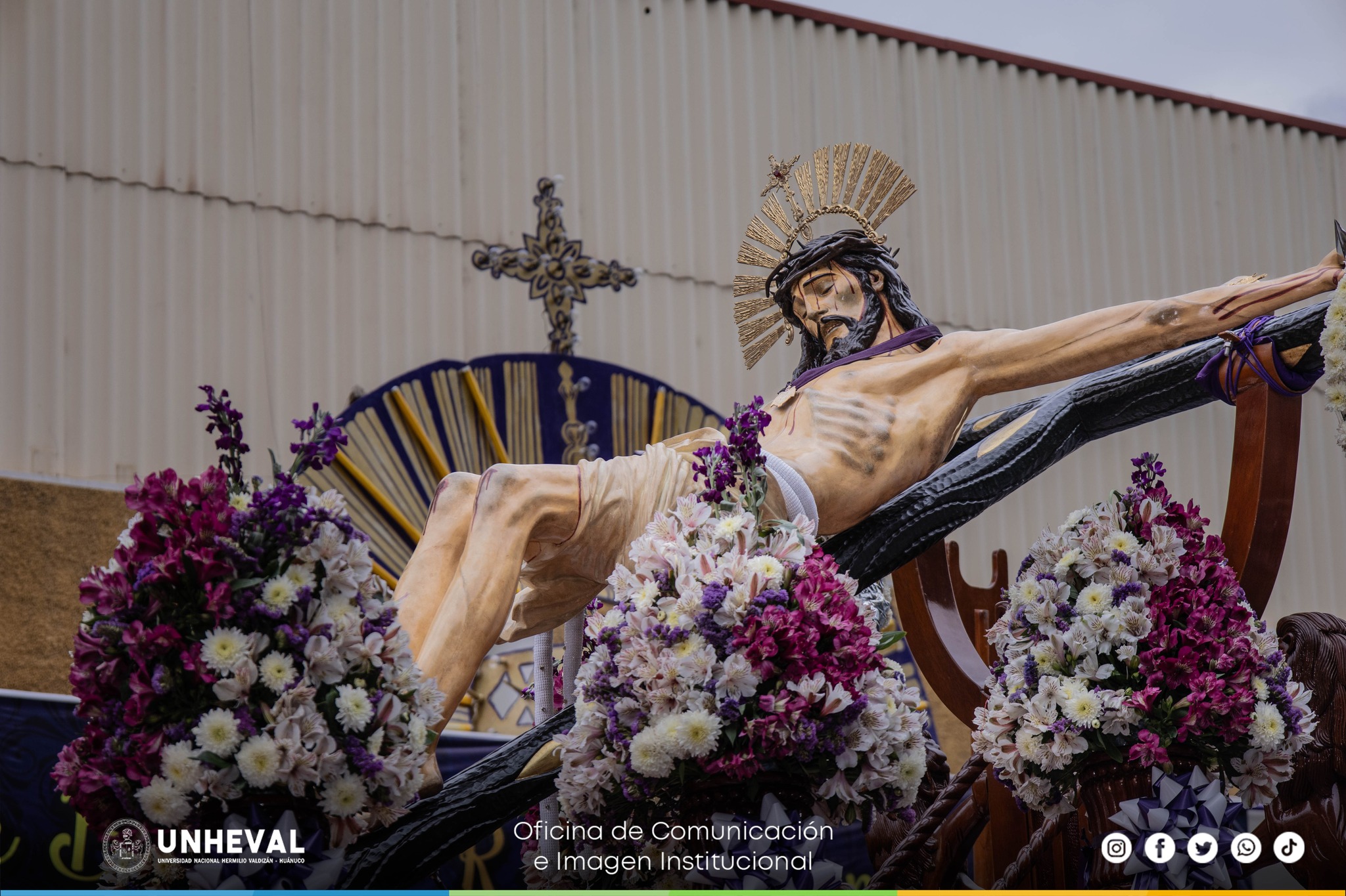 Imagen del Señor de Burgos en camino a la UNHEVAL