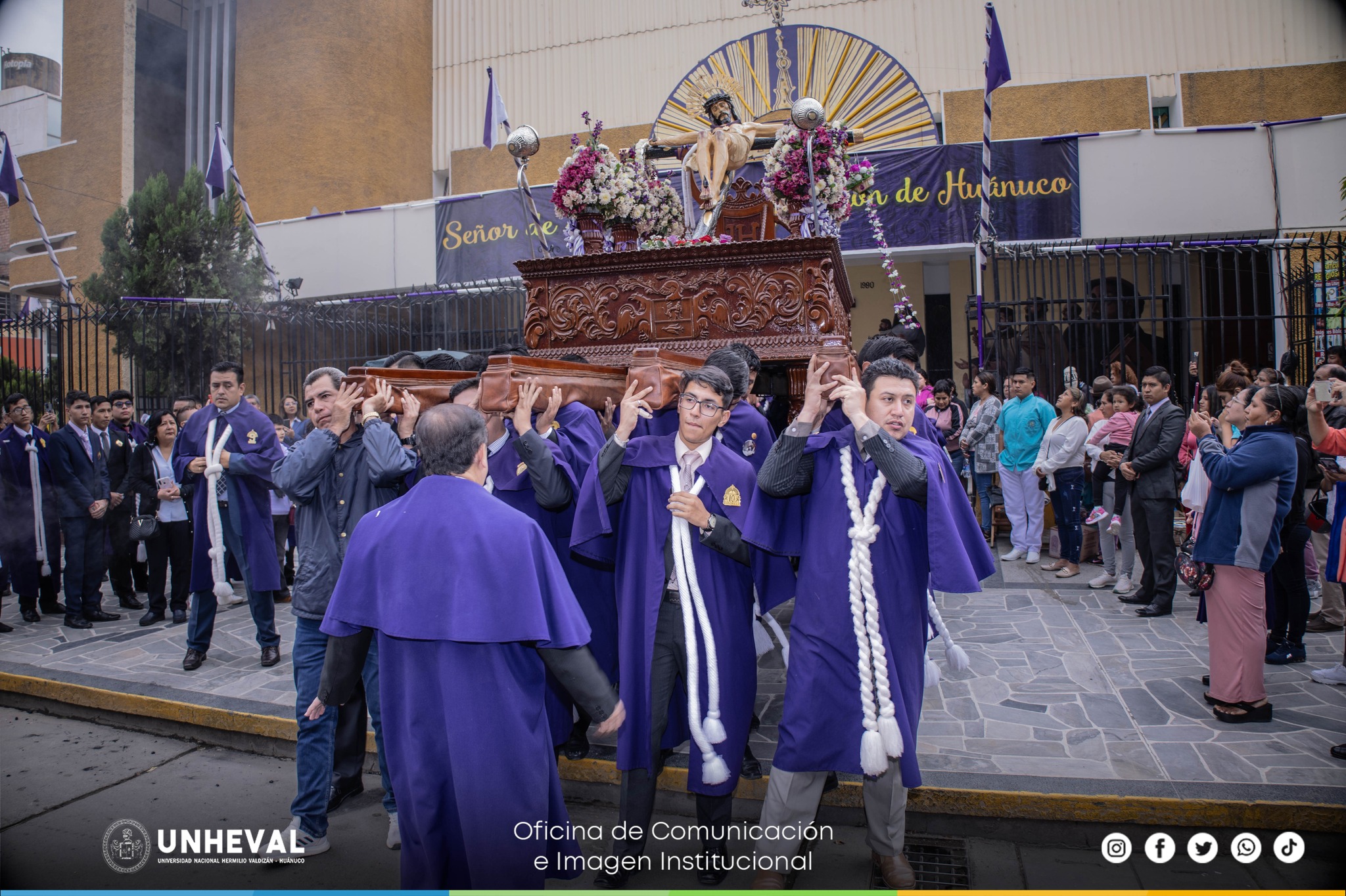 Imagen del Señor de Burgos en camino a la UNHEVAL