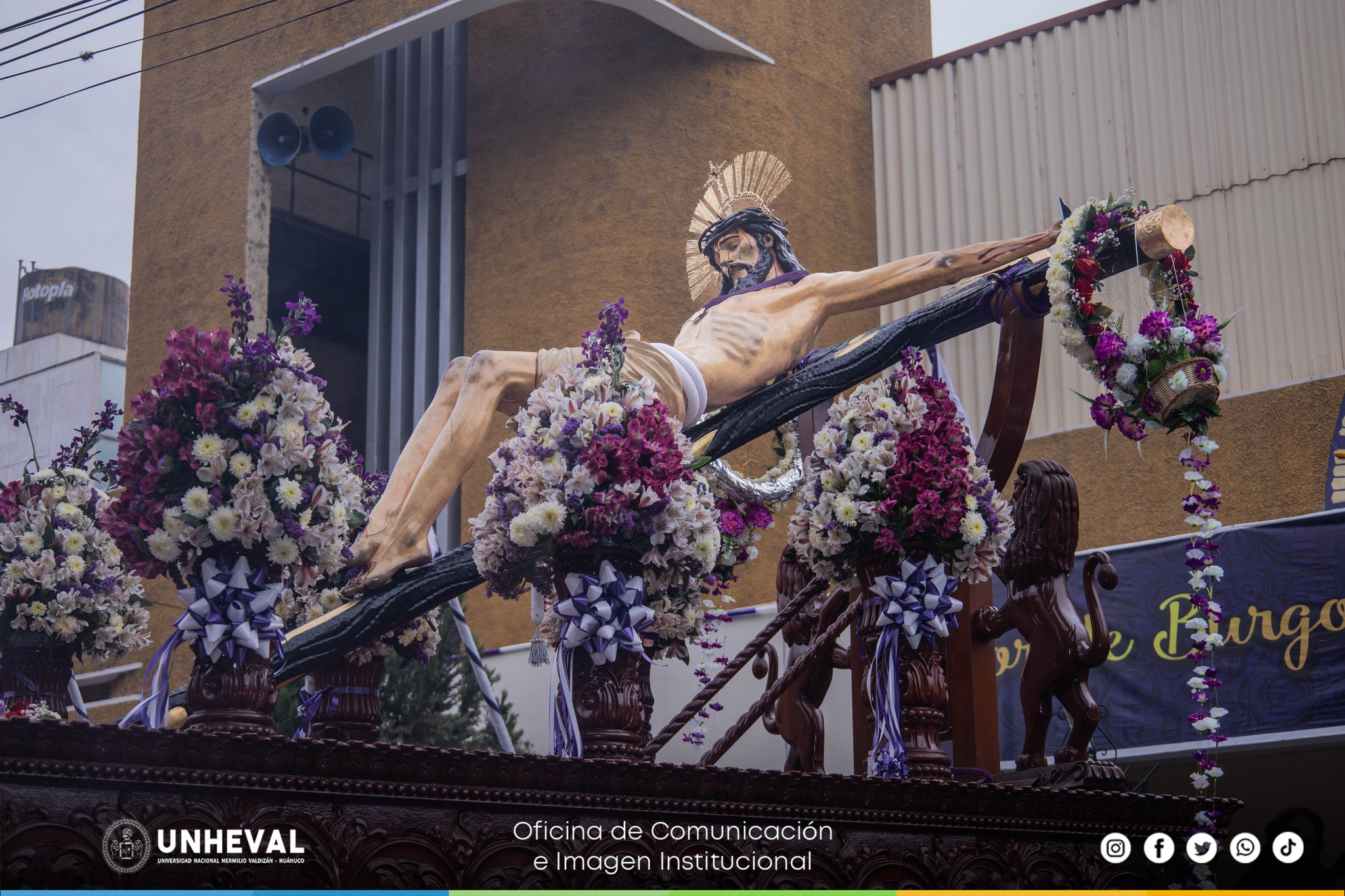 Imagen del Señor de Burgos en camino a la UNHEVAL