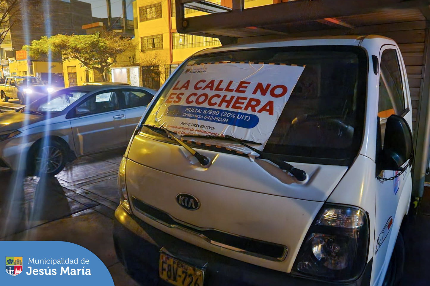 A los propietarios de vehículos de carga pesada, les decimos ✋❌ ¡Basta de ocupar los estacionamientos que son de todos los jesusmarianos!
🛑 Continuaremos con nuestros operativos, aplicando las multas respectivas y llevando vehículos al depósito. ¡Es hora de respetar las normas y regulaciones!