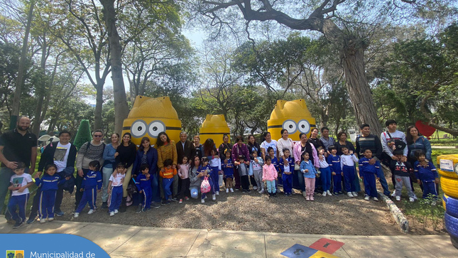 Como parte de las actividades de la Promotoría Ambiental Escolar, recibimos con alegría la visita de tres colegios a nuestro Eco Parque. 🌱 Los pequeños jesusmarianos exploraron la naturaleza, aprendieron sobre la biodiversidad, compostaje, reciclaje y se sumergieron en la importancia de cuidar nuestro planeta. 🌎
💡 Creemos en la educación a través de la experiencia y estamos encantados de compartir nuestro amor por la naturaleza con las generaciones futuras.
✨️ ¡Tu colegio puede ser el próximo! Llamanos al 📱940410958.