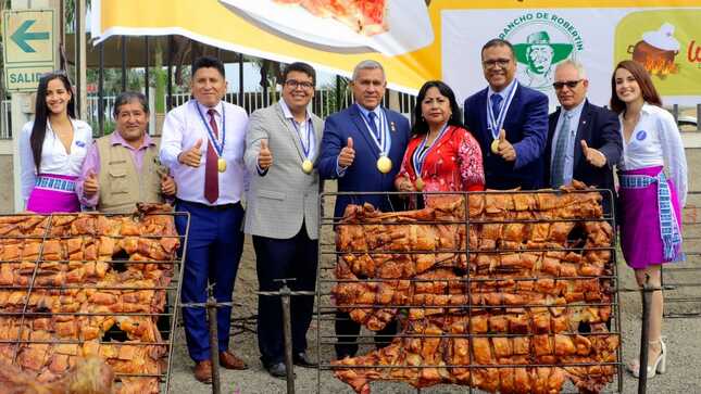 Alcalde provincial participó en la inauguración del "X Festival del Chancho al Palo"