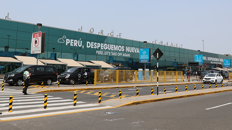Taxistas ingresarán al aeropuerto Jorge Chávez sin acreditar solicitud de pasajero