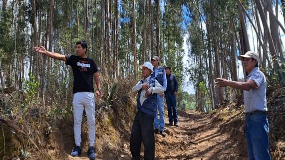 Ing. José Briones Álvarez, alcalde del distrito de Namora, realiza visita de inspección para apertura de trocha carrozable en el caserío Jigón, moradores de este sector podrán tener acceso vial a una nueva ruta alterna que les permitirá trasladarse y sacar sus productos de manera inmediata.