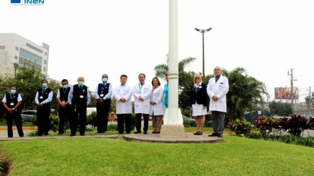 Ceremonia de Izamiento de la Bandera de la Prevención da inicio a la Semana Nacional de Lucha contra el Cáncer en el INEN