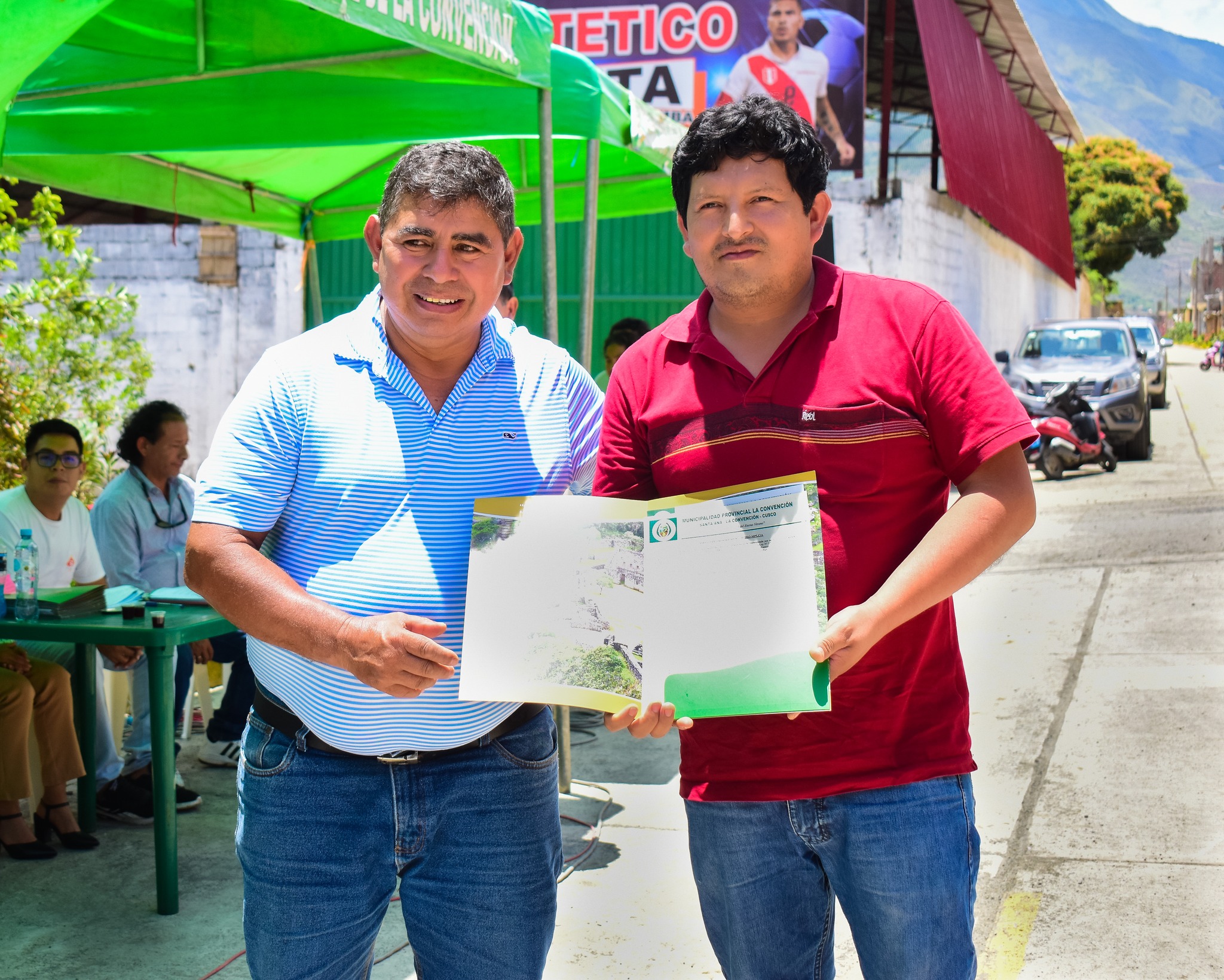 La Municipalidad Provincial La Convención entregó títulos de propiedad a la Asociación de Vivienda 2 de Enero
