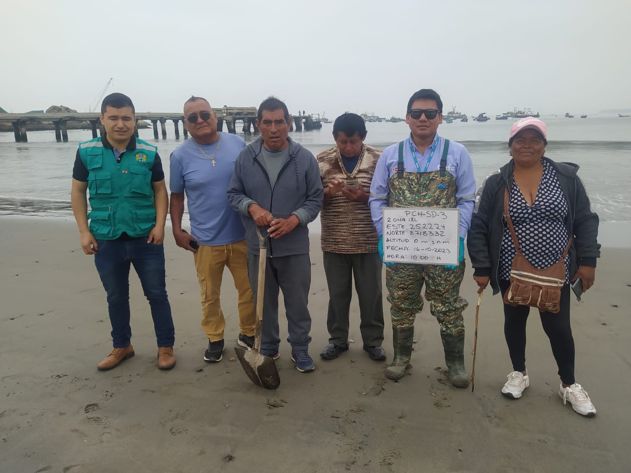 En un esfuerzo por garantizar la calidad de las aguas marino costeras, el Subgerente de Medio Ambiente, Emerzon Bazan, acompañó a la OEFA a cabo muestreos precisos y significativos.