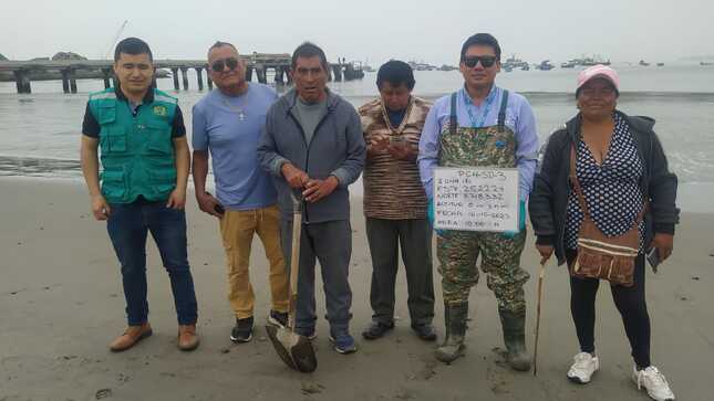 En un esfuerzo por garantizar la calidad de las aguas marino costeras, el Subgerente de Medio Ambiente, Emerzon Bazan, acompañó a la OEFA a cabo muestreos precisos y significativos.