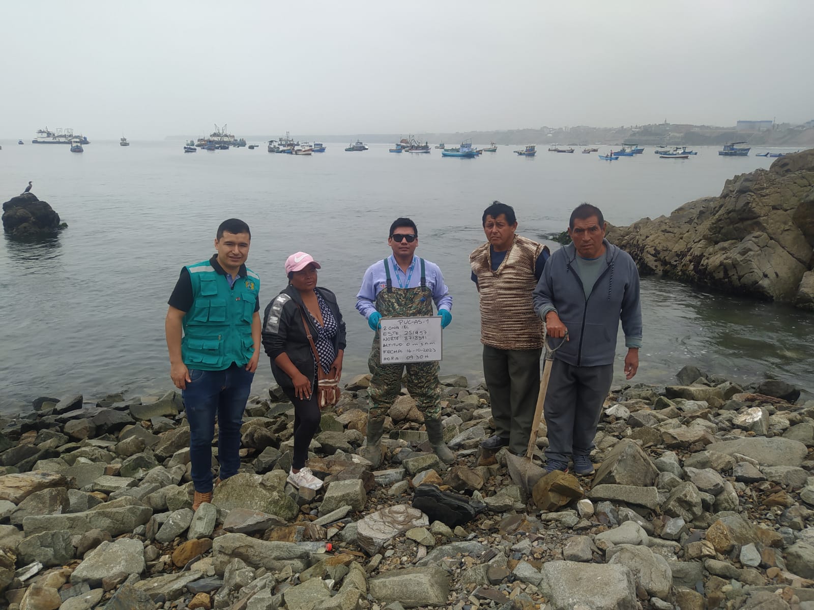 En un esfuerzo por garantizar la calidad de las aguas marino costeras, el Subgerente de Medio Ambiente, Emerzon Bazan, acompañó a la OEFA a cabo muestreos precisos y significativos.
