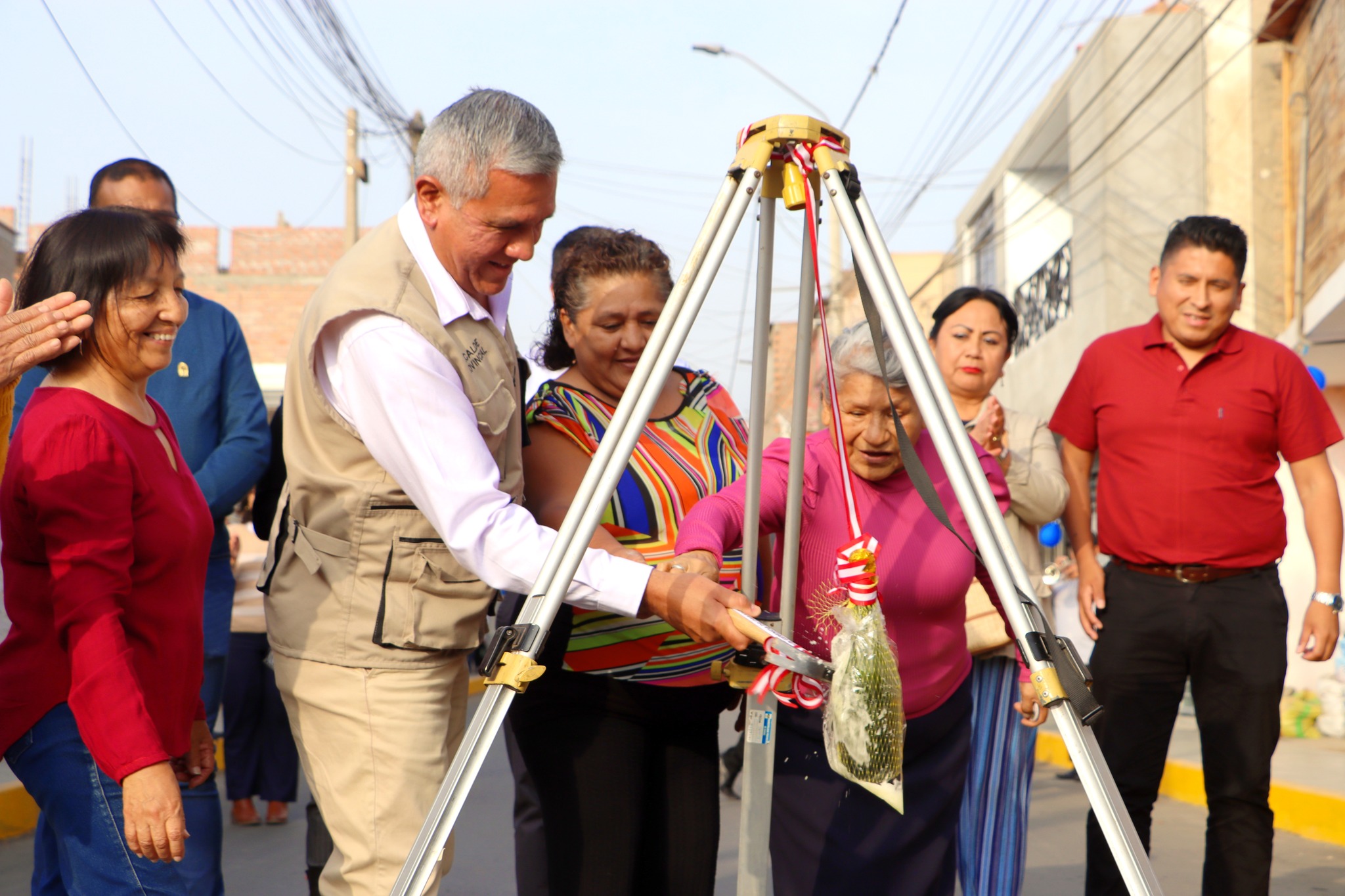 Alcalde provincial entregΓ³ obra de pistas, veredas y jardines a vecinos de Las Margaritas