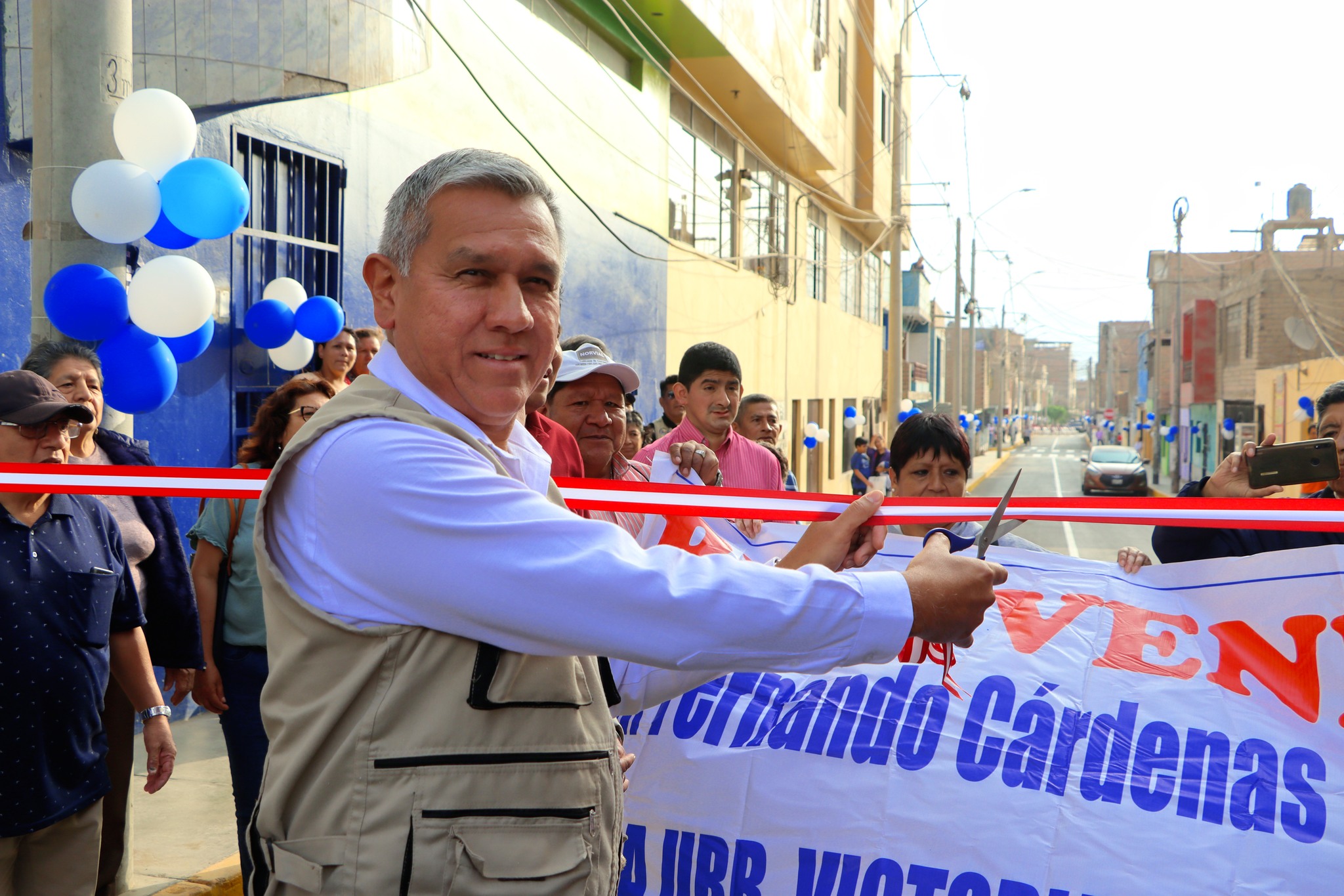 Alcalde provincial entregΓ³ obra de pistas, veredas y jardines a vecinos de Las Margaritas